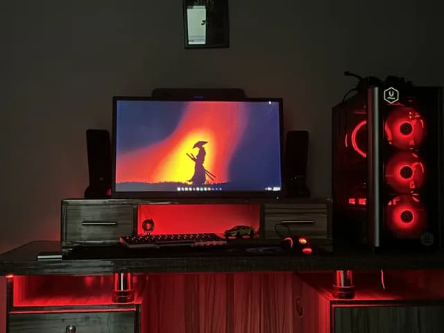 Gaming pc for high level games with all accessories and gaming table.
