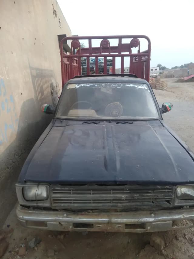 8lToyota Hilux 1982 Pickup