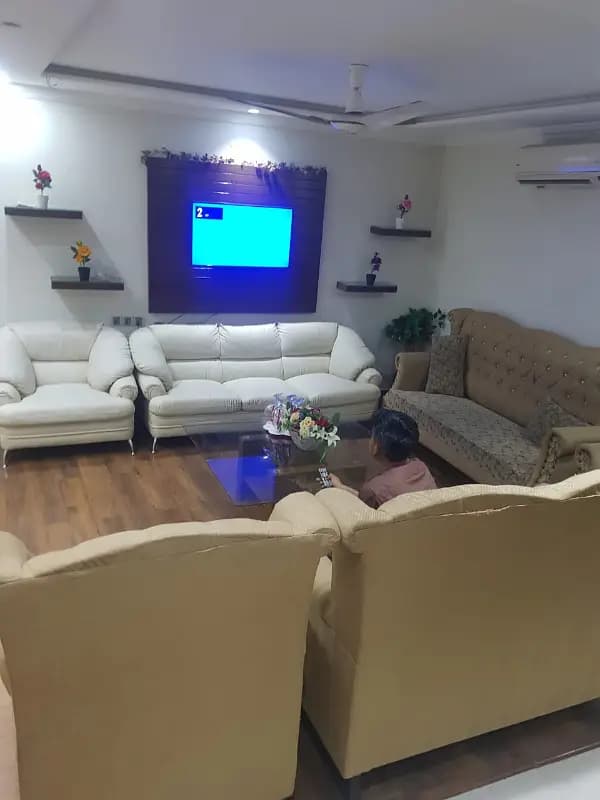 Par Day and short Time Two BeD Room appaertment Available for rent Bahria Town Phase 4 and 6 Empire Heights 2 family apartment any time available