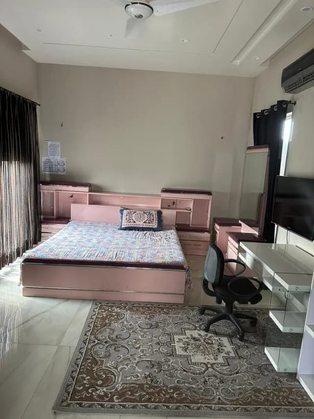 Rooms for rent in DHA Lahore for girl students and working ladies