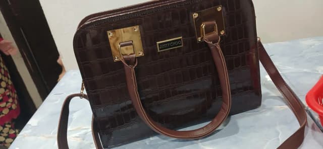 Elegant Dark Brown Crocodile-Embossed Satchel Bag with Shoulder Strap