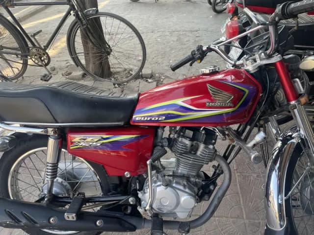 Cg 125 2017 Model Total Genuine motorcycle 10/10 like new engine sound
