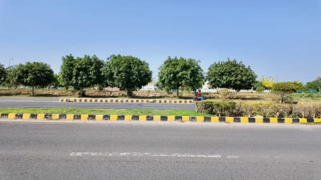 F BLOCK NEAR TO THIS GOOD LOCATION PLOT FOR SALE