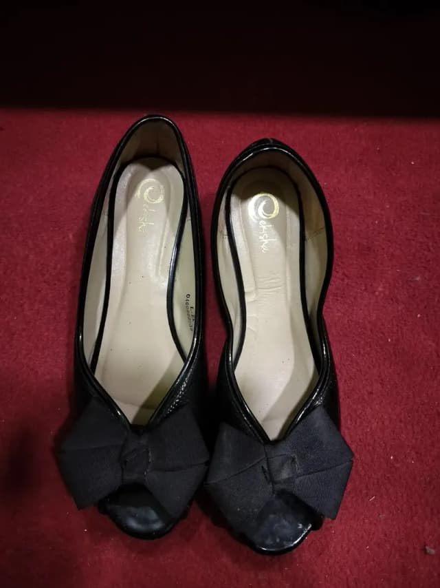 4. pairs women shoes