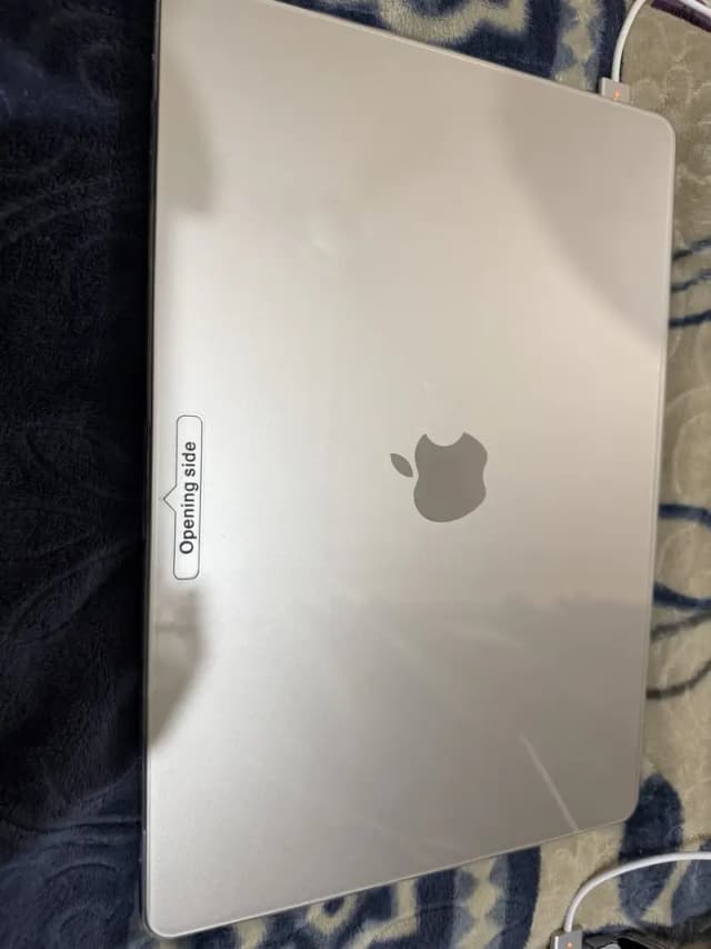 MacBook Air M4 15.3″ — 24GB RAM / 512GB SSD — Starlight