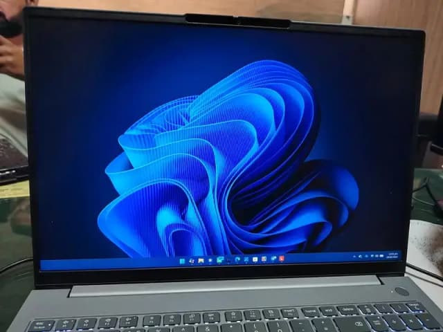 Lenovo ThinkBook 16 G8 IAL Core Ultra 7 255H 16GB 512GB SSD Like New.