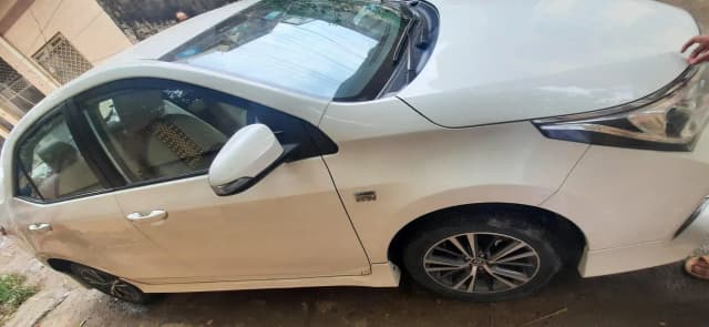 B to B Genuine Altis 1.6 AT 1st Owner