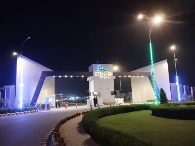 10 MARLA LDA APPROVED PLOT FOR SALE ON 3 YEAR EASY INSTALLMENT PLAN IN ETIHAD TOWN PHASE 3 PINE AVENUE ROAD LAHORE