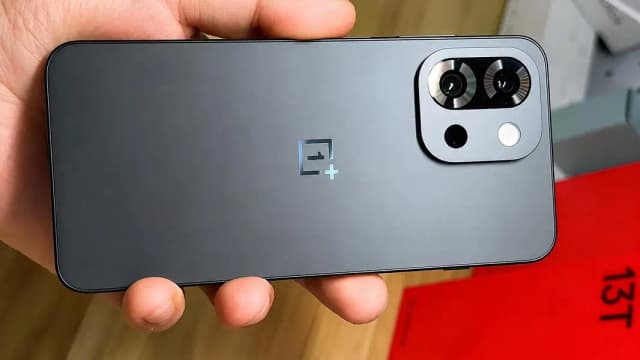 One Plus 13s 100% Battery Health 0 cycles used one time charged only