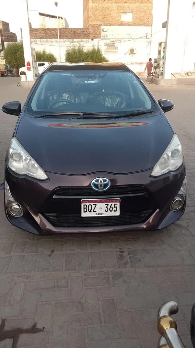 Toyota Aqua Hybrid 2015