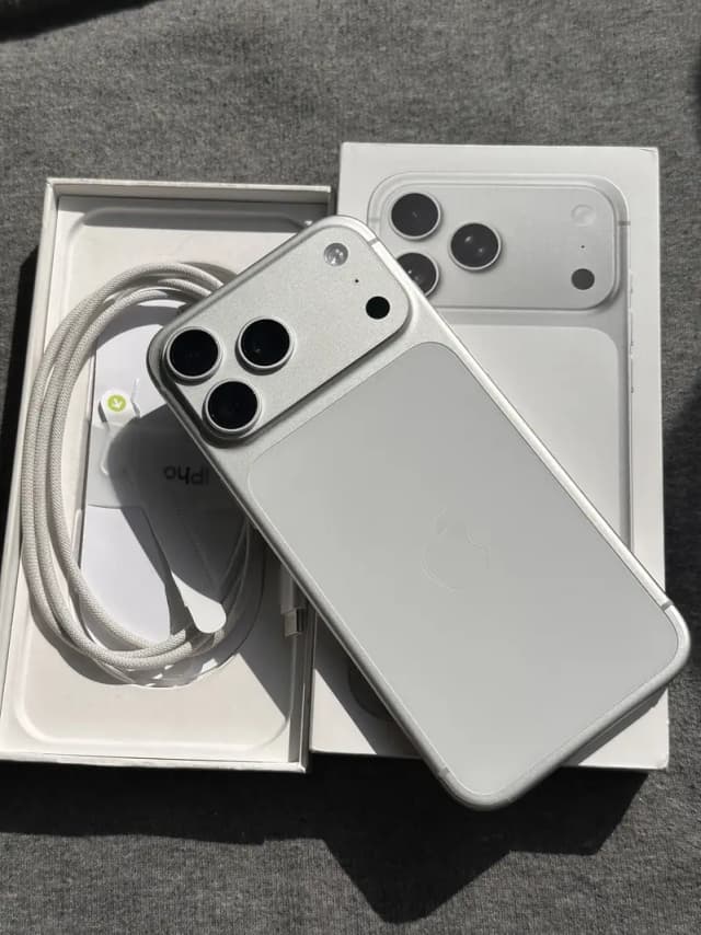 Iphone 17 Pro Max 98BH 110cc 256GB Under warranty