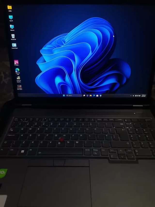 Lenovo ThinkPad P16 Gen 2 | 8GB RTX 2000 ADA| i7-13850HX | QHD 165HZ