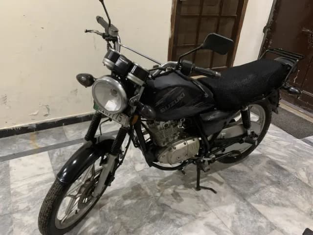 | Suzuki | GS 150 SE | Model 2017 | Condition 10/10 |
