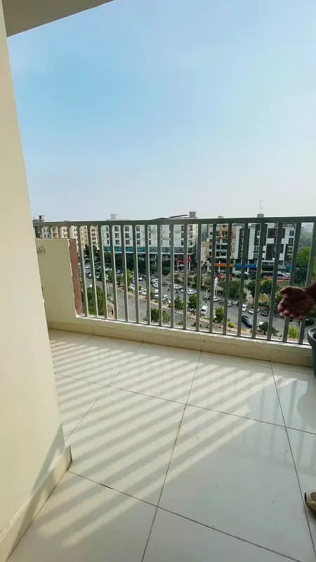 3 BED UNFURNISHED PENTHOUSE AVAILABLE RANT IN GULBERG GREEN