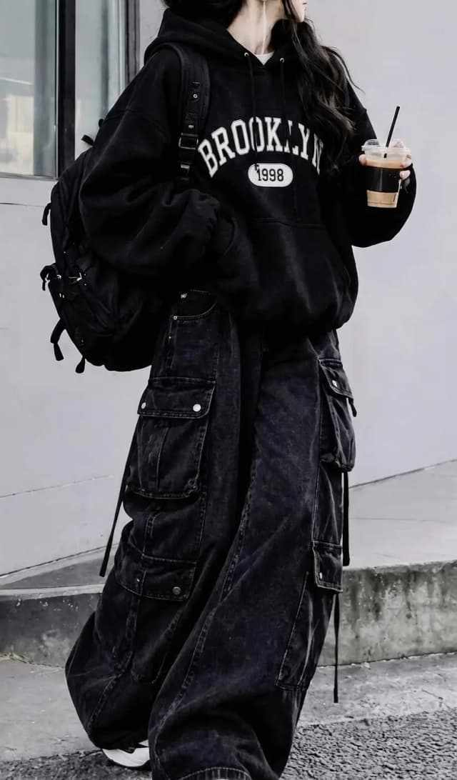 Baggy Jeans / Oversized Shirt / Streetwear Outfit / Wide Leg Jeans /