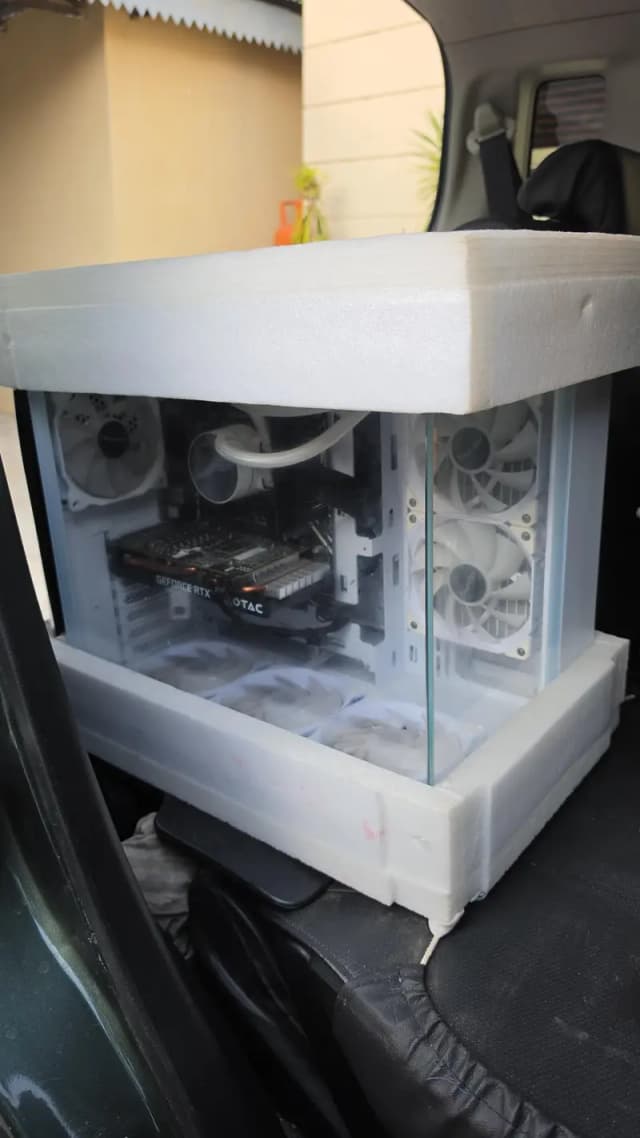 Like-New Intel i5 12400F + RTX 2060 White Gaming PC