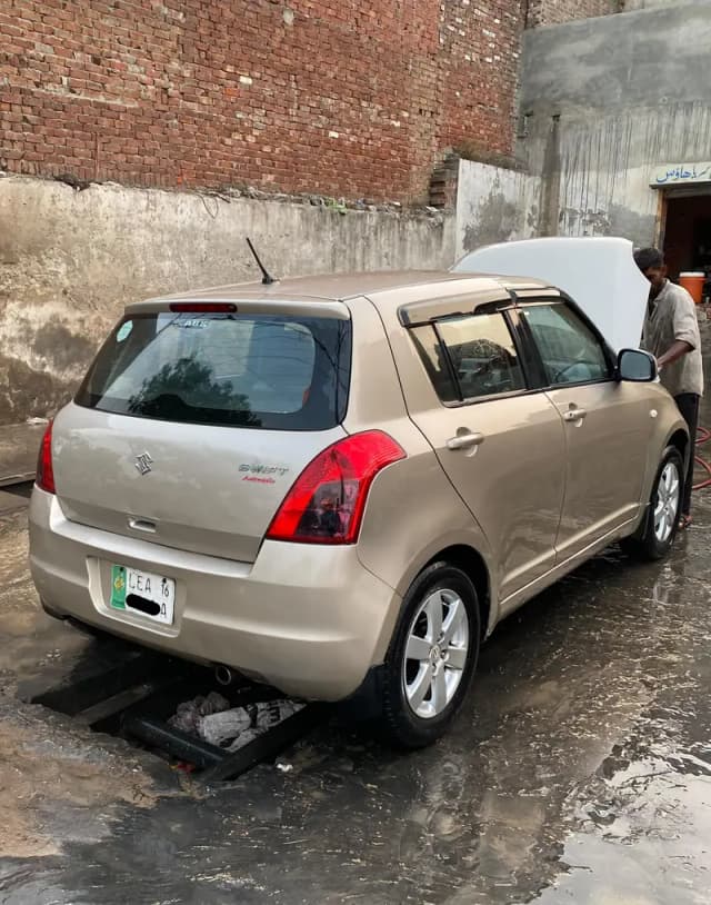 SUZUKI SWIFT DLX AUTOMATIC 2016A MODEL