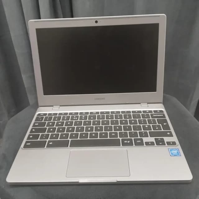 Samsung Chromebook 4 — 10/10 Mint Like New Condition With Box(From UK)