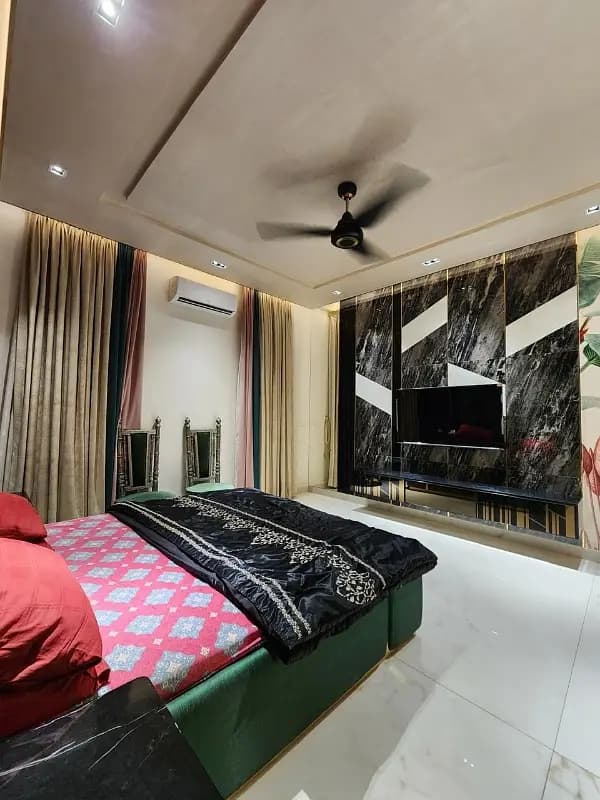 FOR RENT: FULLY FURNISHED 2,000 SQ FT 4-BEDROOM APARTMENT FRONT ENTRANCE