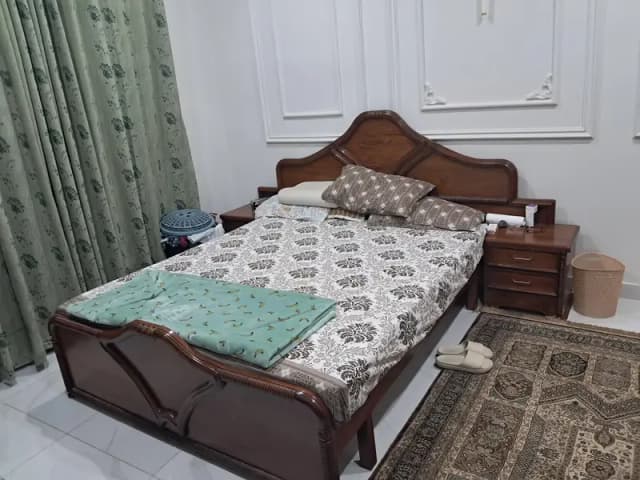 1 Queen Size Bed | 2 Side Tables | Dressing Table