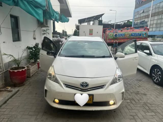 Toyota Prius Alpha 2013/2017 Model