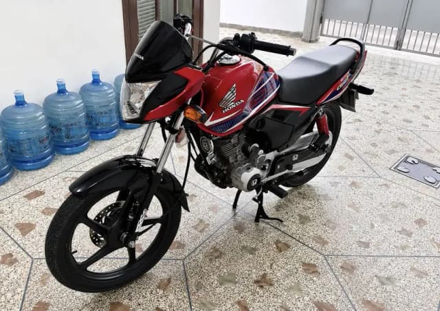 honda CB125 only 2600 geniuine driven