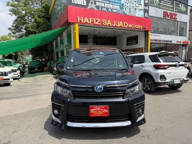 Toyota Voxy 2016