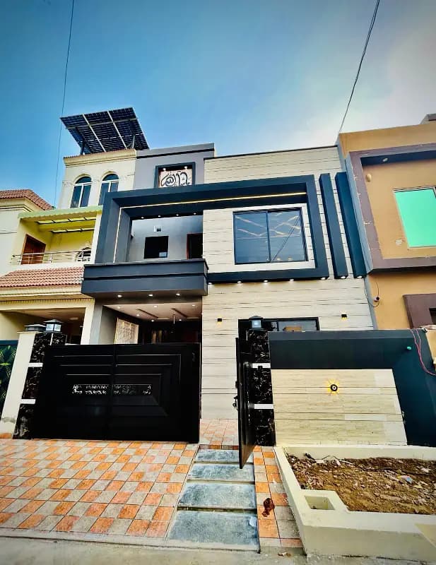 LDA Approved 5 Marla Brand New House For Sale In New Lahore City Phase 2 Canal Road Next To Bahria Town 3 Beds 5 Bath 2 Kitchen Big Living Big Garage Best Opportunity With Good Rental Earning