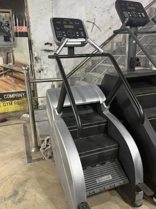 Stair’s Master / Elliptical / Cross trainer /Treadmill/ Cardio Machine