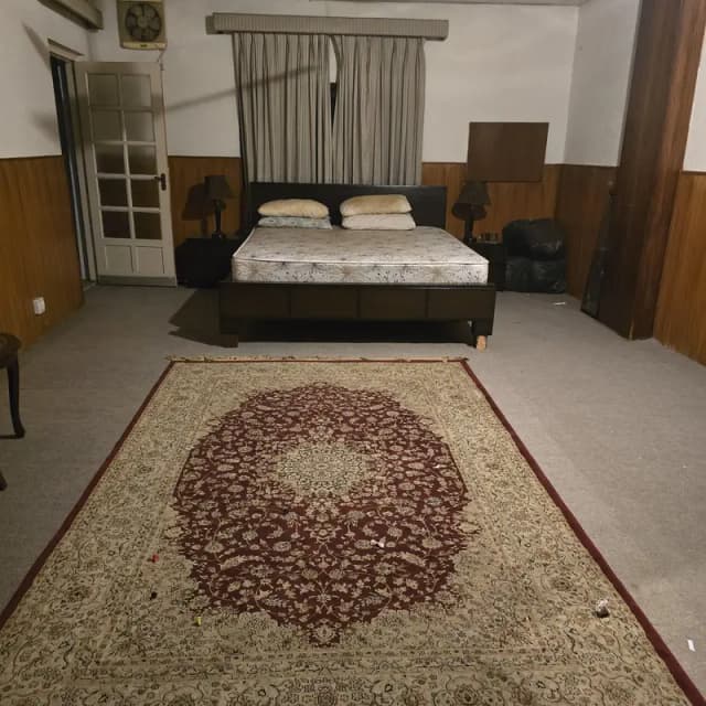 Double bed, sidetables, dressing table, carpet(10×7)