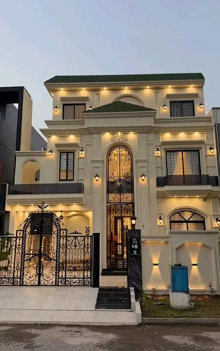Facing Park House In Citi Housing Society Sized 10 Marla Is Available
