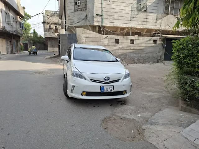 Toyota Prius Alpha Sports Version Full option