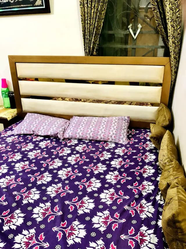 urgent slightly used Master Bed Set, Dressing Table & Almari for Sale