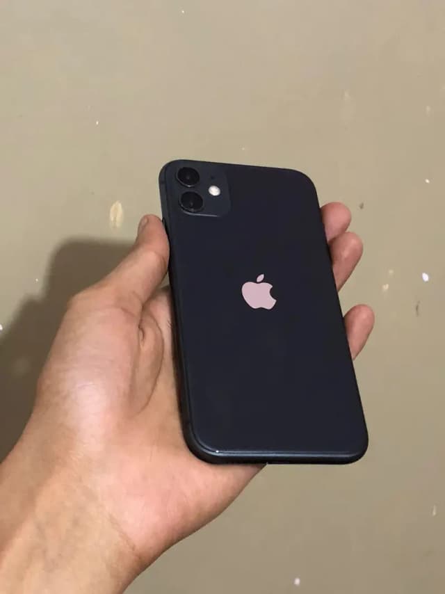 Iphone 11 64GP NON PTA CONDITION 10/10 Lush Phone ONE HAND USE