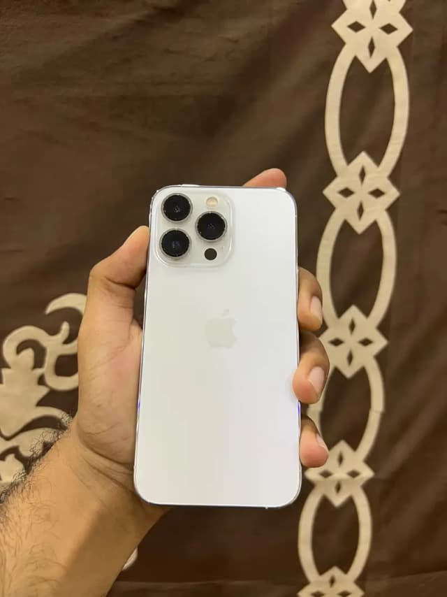Apple iPhone 13 Pro 256GB – Factory unlock – 4 months Sim time