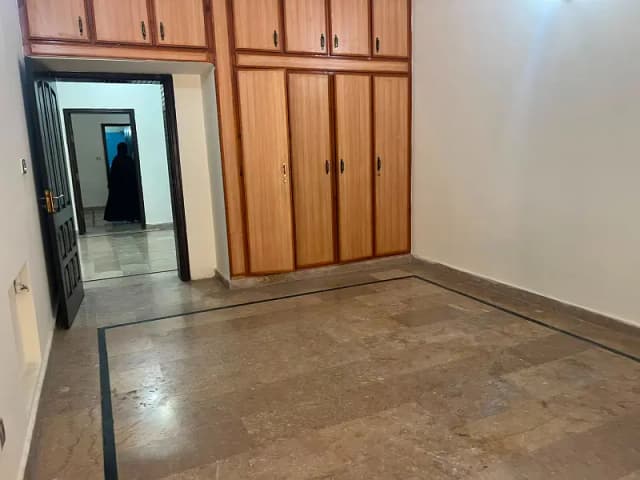 i8/1 ground floor Family Flat For rent