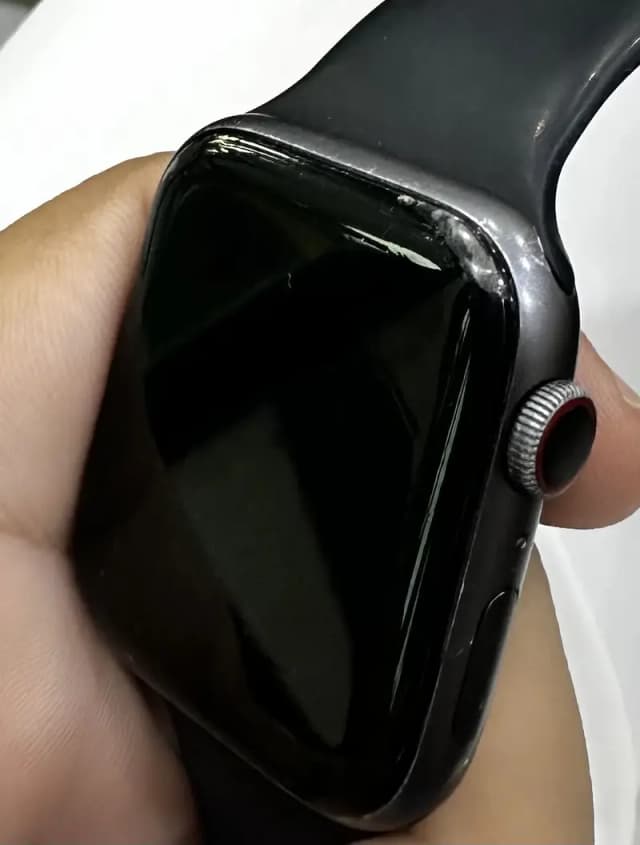 Apple Watch Series 4 | 44mm | 9/10 | Cable Included | Urgent