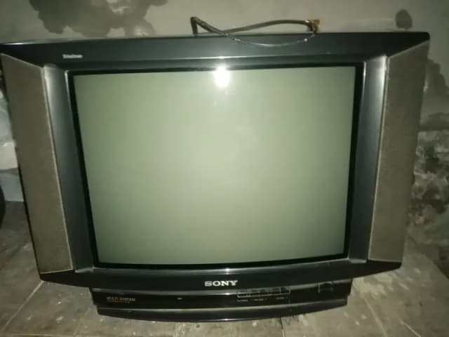 Original Sony Trinitron 21 Inch TV – Multi System (Solid Condition)