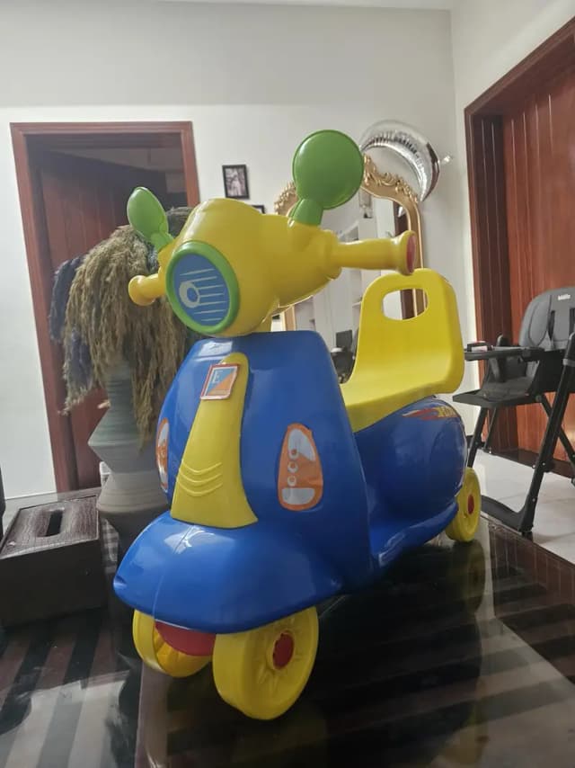 Brand New Kids Scooty / Ride-On Scooter – Box Packed & Unused