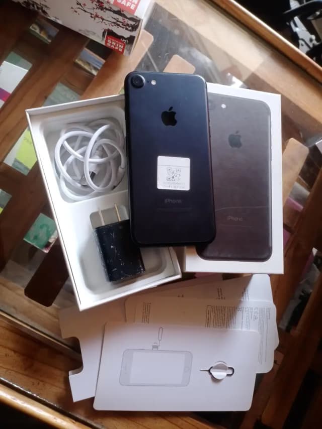 iPhone 7 [92BH) urgent Sale. 03/09/10/18/123