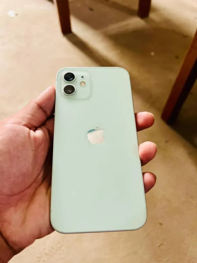 Apple iPhone 12