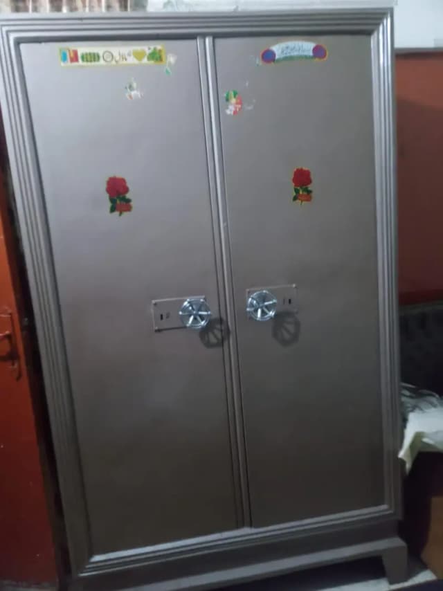 Large Double Door Steel Almari / Wardrobe – Good Condition