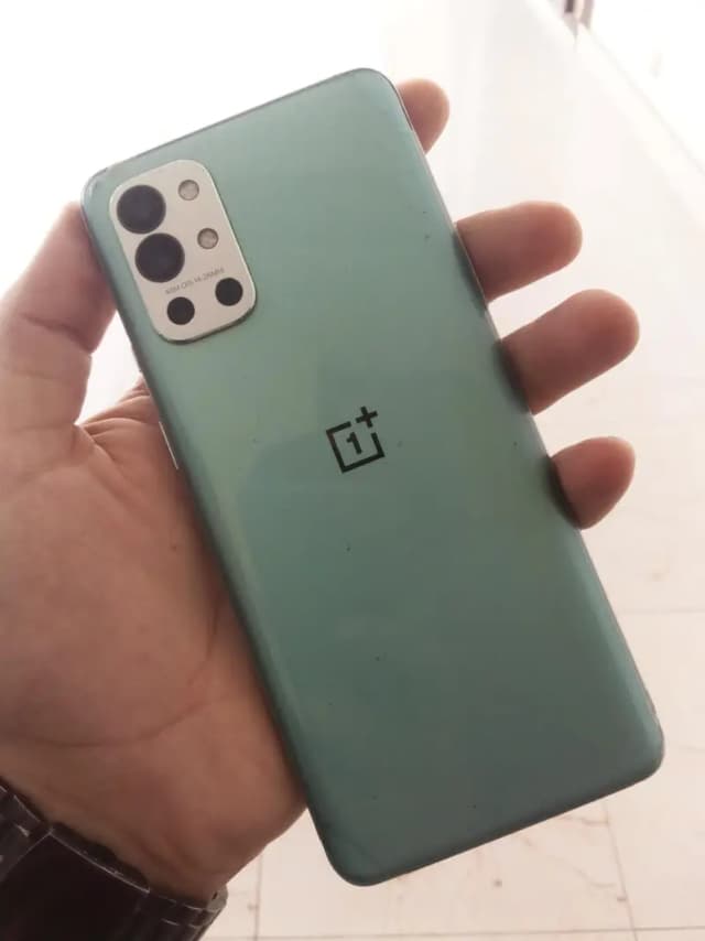 One Plus 9R 8+8 128 C. . . Id Aprroved