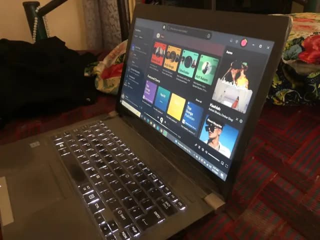 Toshiba z30 laptop, core i5 -6th gen - 128 gb ssd /8gb ram