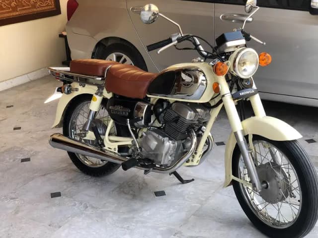 Honda 200cc bike Vintage/Original Condition Beautiful Cream Colour