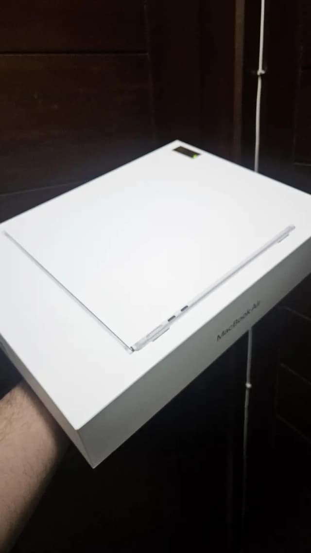 Unboxed Macbook Air M5 / 16GB 512GB / 13" / M5 chip / Silver