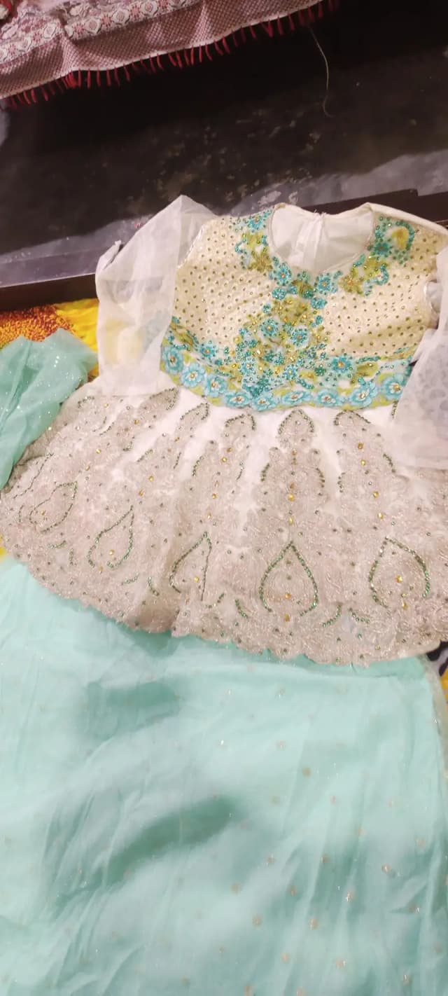 3 pice lehnga choli dopata for sale. for teen age
