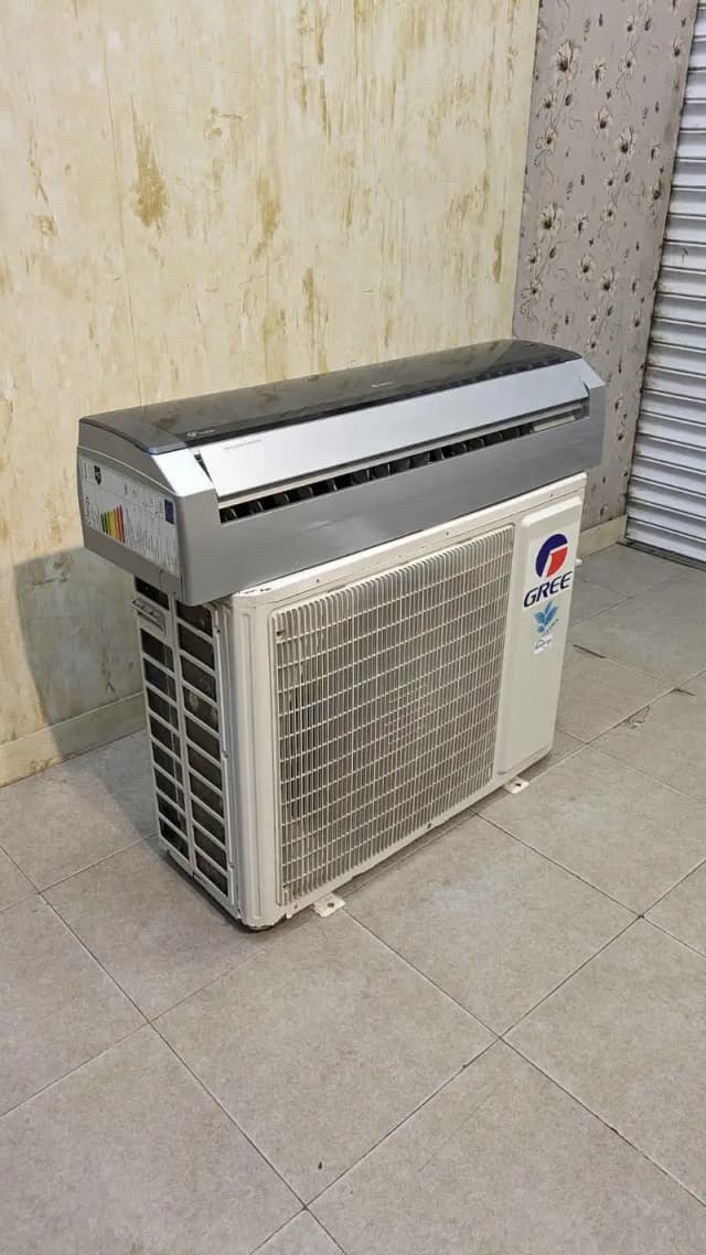 Gree 2 ton Inverter Model G10 Gas locked