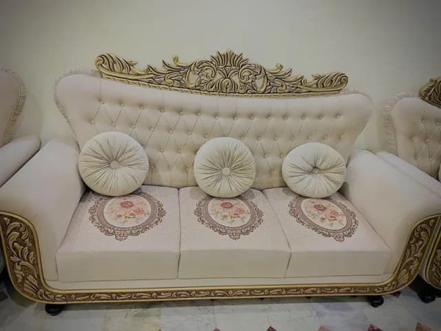 7 seater sofa brand new condition slightly used