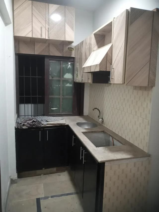 1st floor Studio Flat of 2 bed lounge available for rent